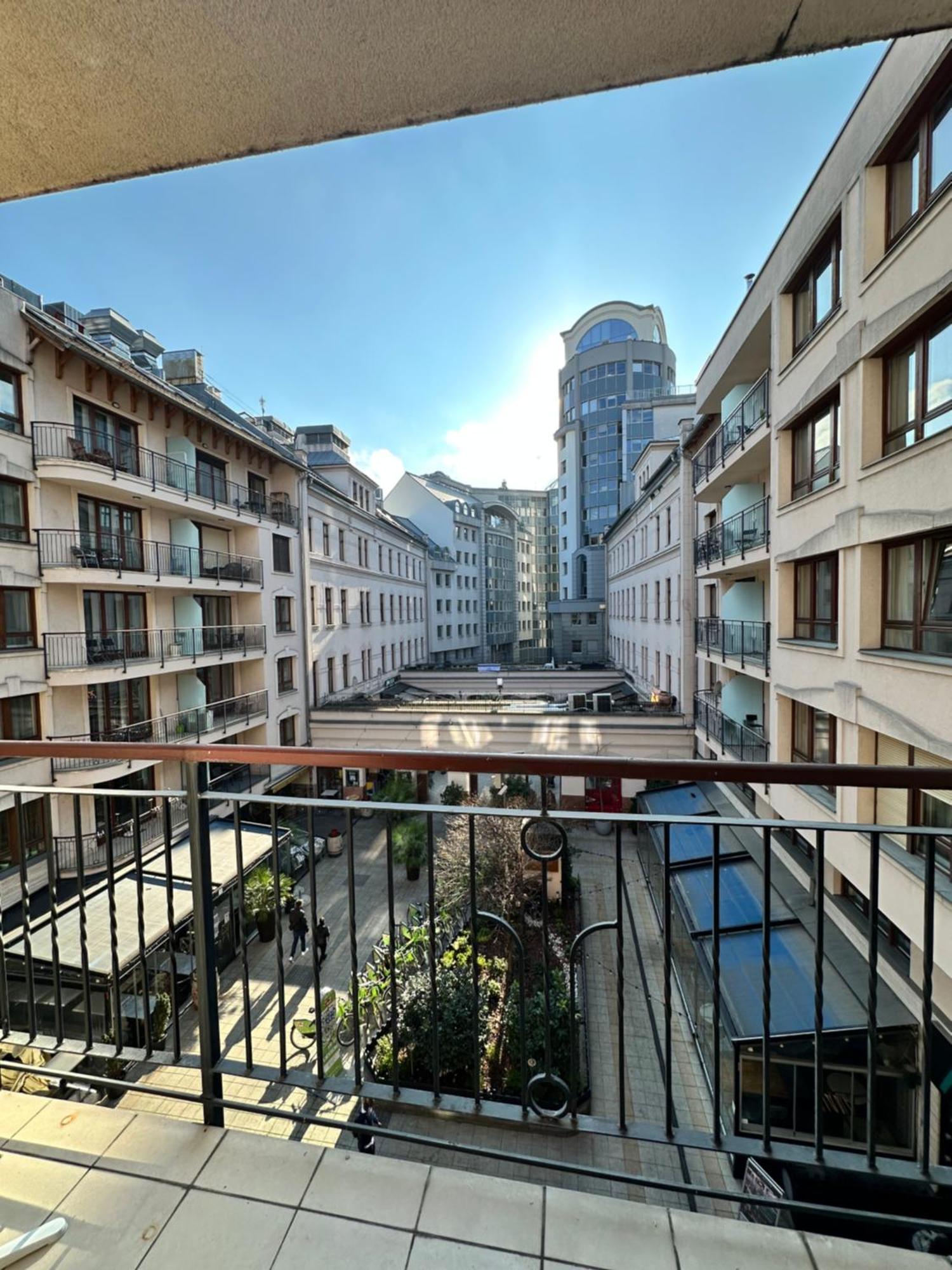 Vinyl Gozsdu Apartments بودابست المظهر الخارجي الصورة