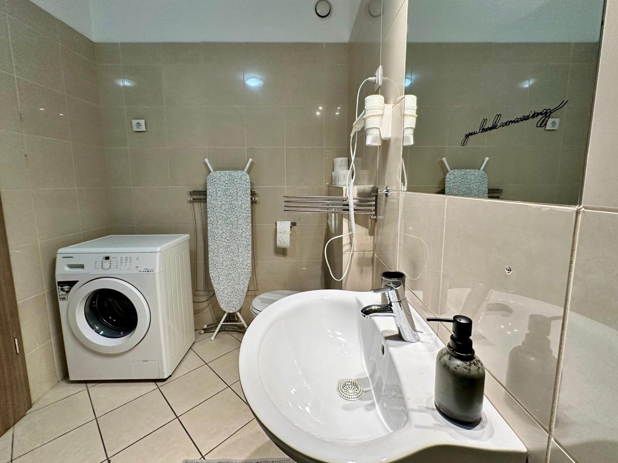 Vinyl Gozsdu Apartments بودابست المظهر الخارجي الصورة